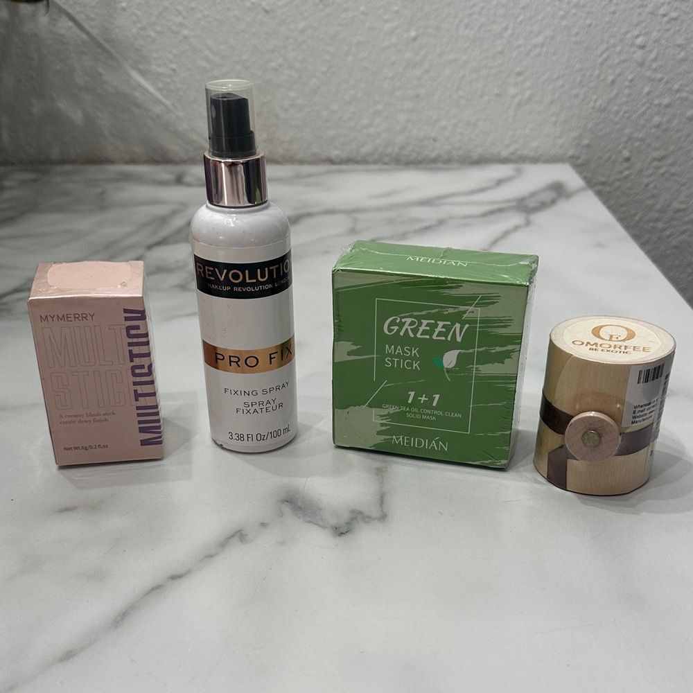 Revolution Pro Fixing Spray with‎ Green Mask and Multi Stick
